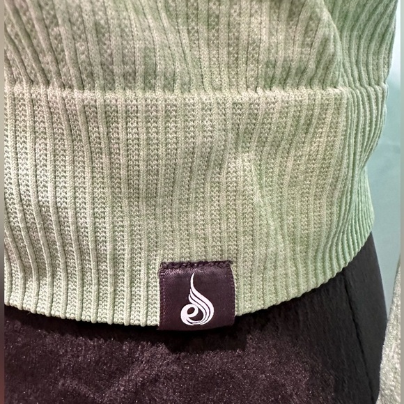 EUC Ryderwear seamless crop top - Picture 3 of 3